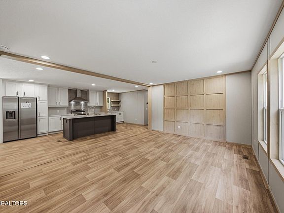 5th image of 1009 S Gateway Ave