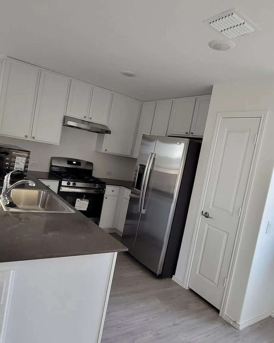 3 bed, 1266 sqft, $1,699 — Photo 3