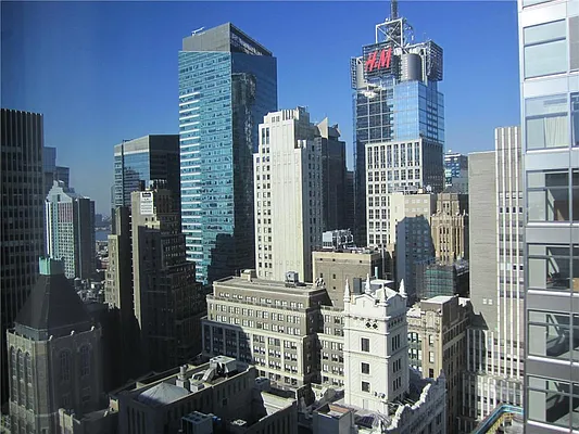 Rented by R New York | media 33