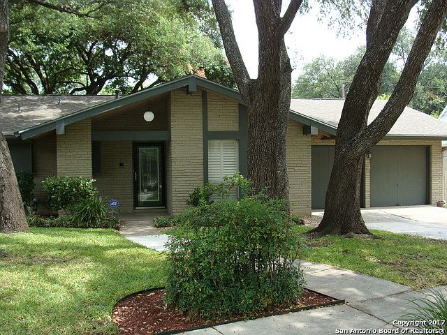 1st image of 3619 Rockview Dr