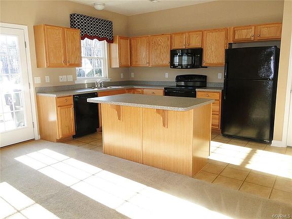 4th image of 101 Colter Dr