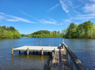 430 Fountain Lake Dr, Eutawville, SC 29048