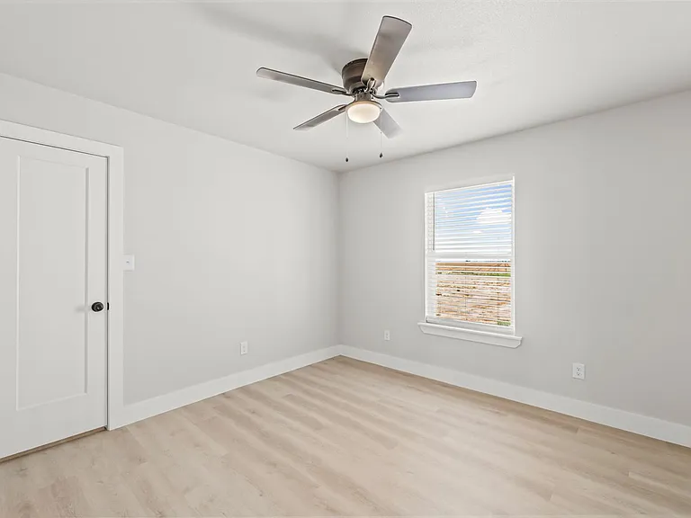 10505 East Cres #7400 — Photo 28