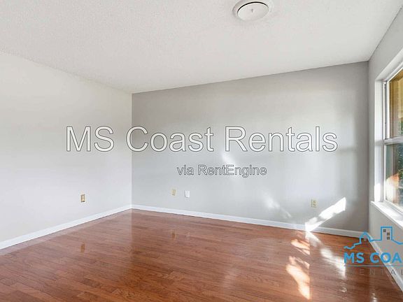 4th image of 339 Hilton Ave