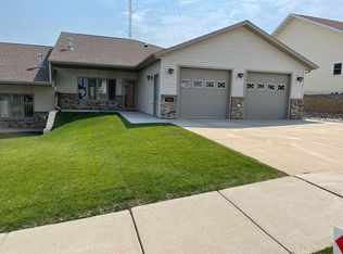 1721 Foothills Rd SW, Minot, ND 58701