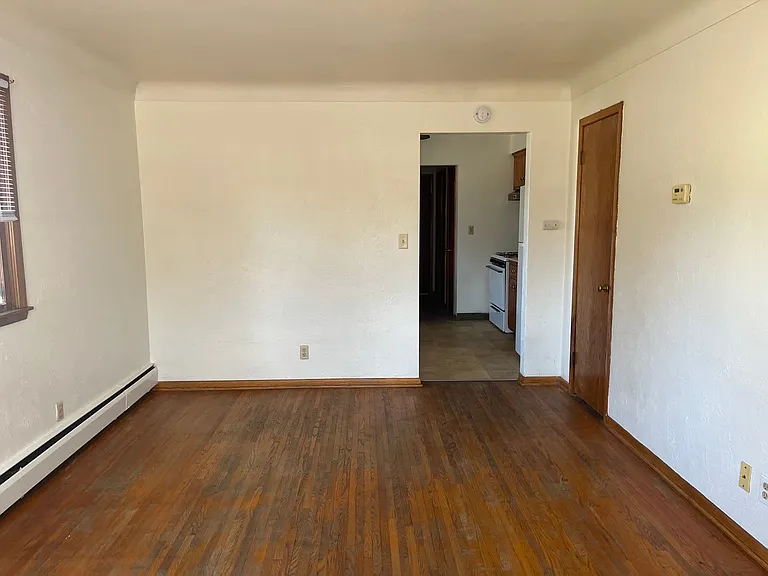 568 Lexington Parkway North — Photo 4