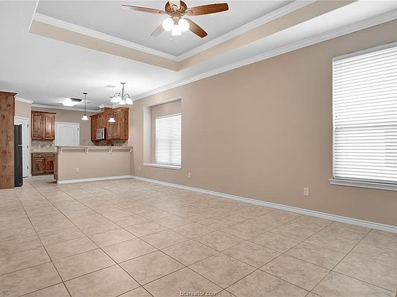 4th image of 3814 Blackhawk Ln