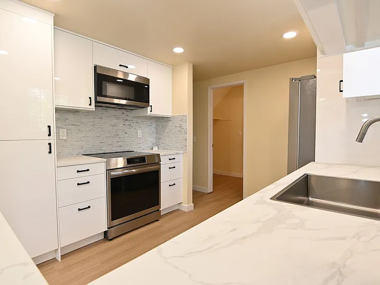 347 W Rincon Ave #E — Photo 11