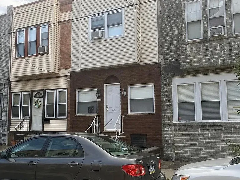 2202 S Woodstock St — Photo 2