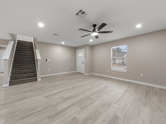3rd image of 1905 Sanger Ave