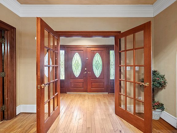 2nd image of 111 Foxridge Rd