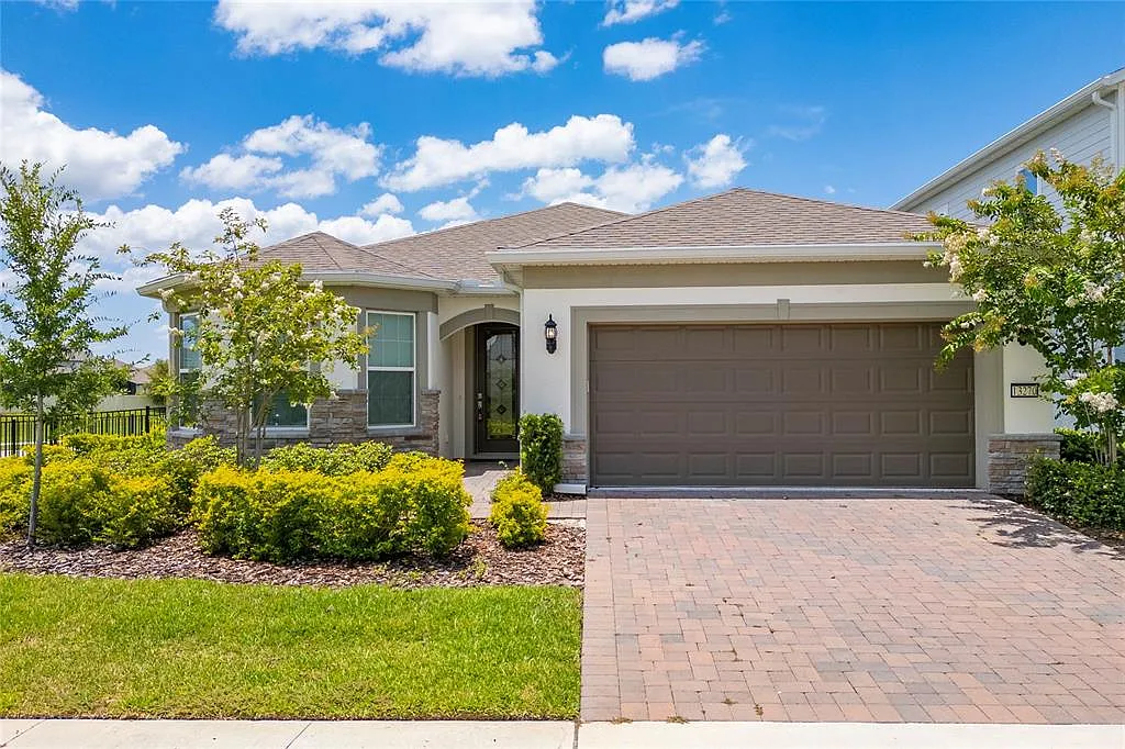 4 bed, 3.0 bath, 2326 sqft, $3,995 — Photo 3