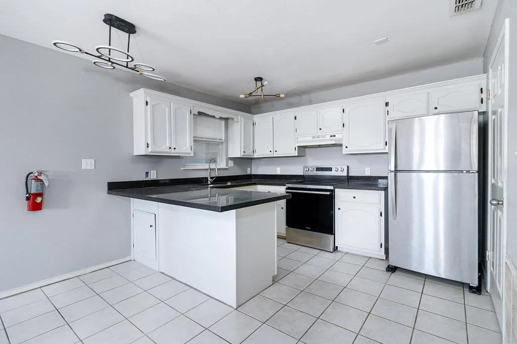 1802 Oasis Dr — Photo 2