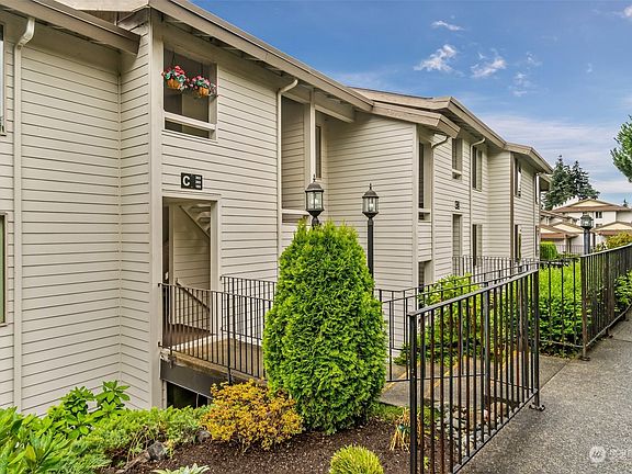 4th image of 23505 Lakeview Drive #C-303