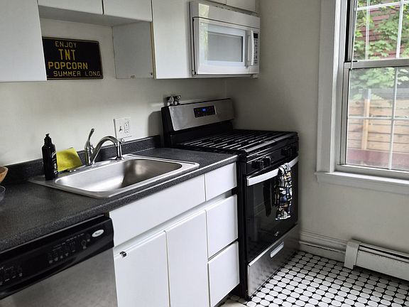 3rd image of 350 Harvard St APT 2