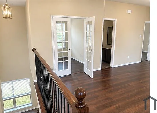 4 bed, 2336 sqft, $3,100 — Photo 2