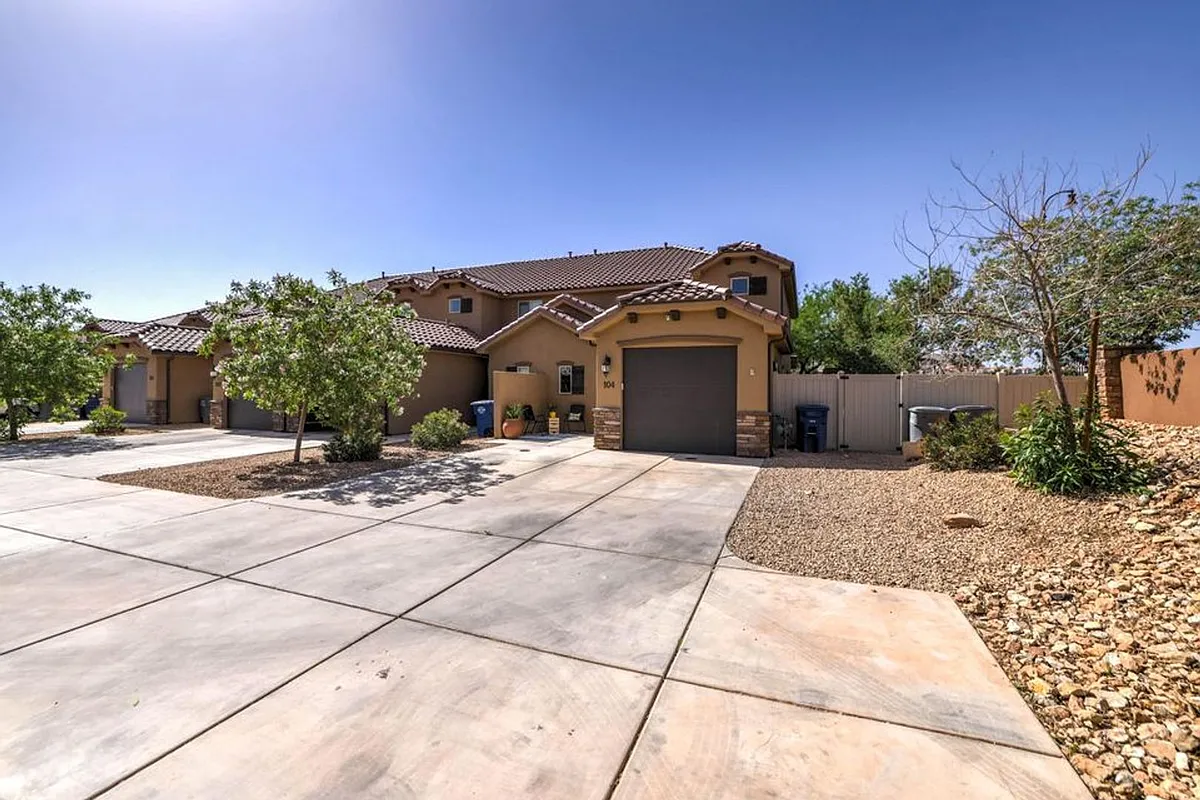Building Photo - 325 N Red Stone Rd #104
