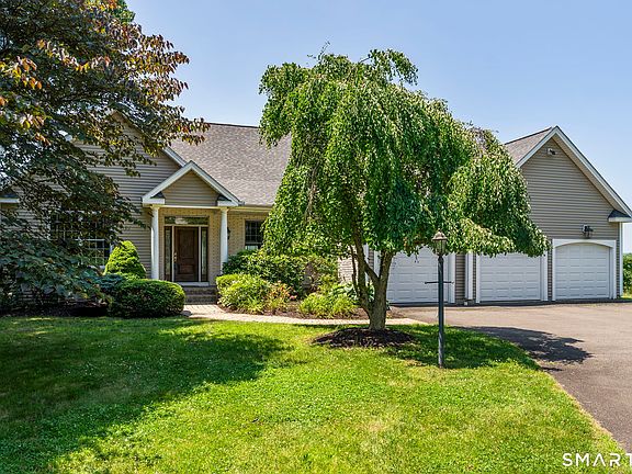 5th image of 135 Cedarwood Lane