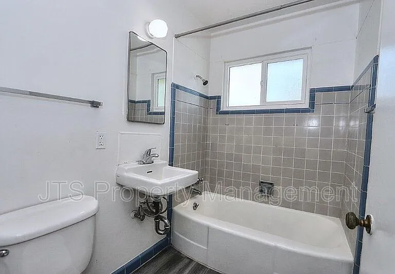 4439 V St #6 — Photo 5