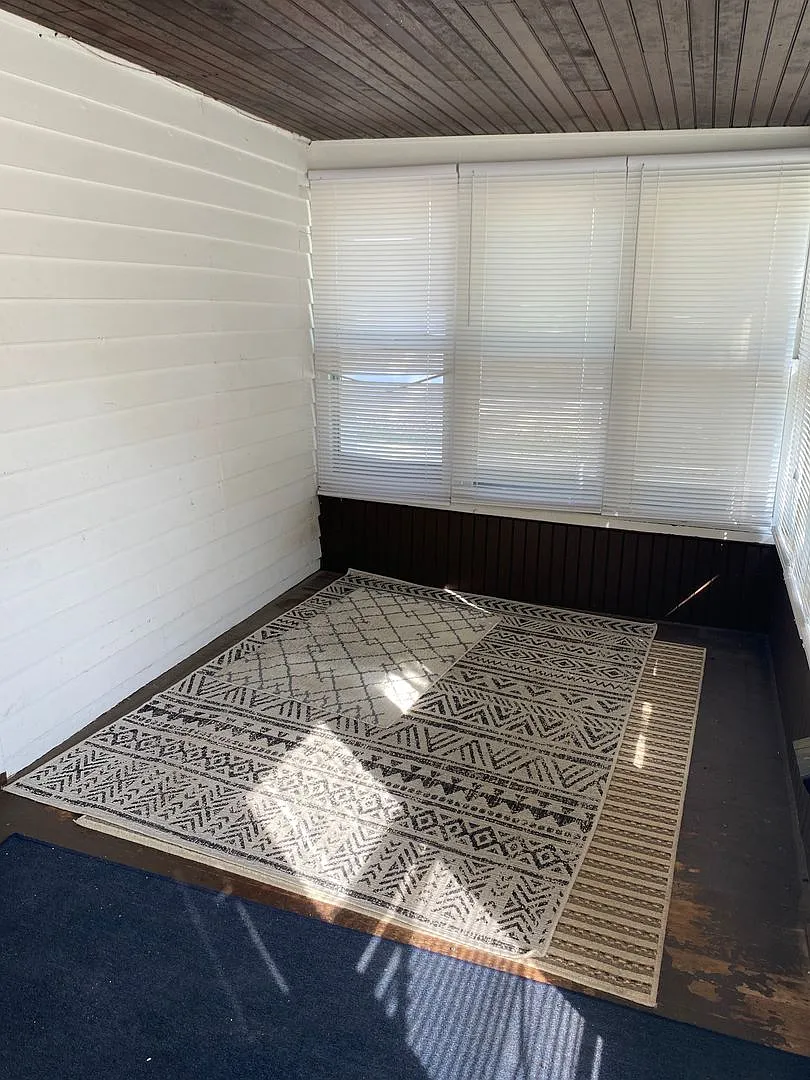3 Bedroom / 2 Bathroom — Photo 4