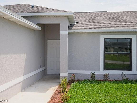 3rd image of 923 NE 13th Place Cpe