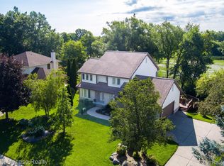 6013 James Head Ct, West Bloomfield, MI 48324