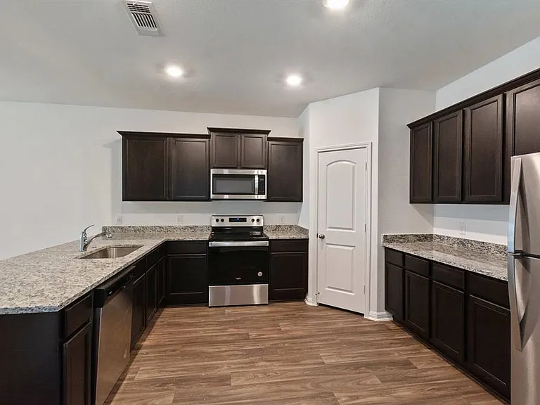 16429 Farmhouse Ln — Photo 7