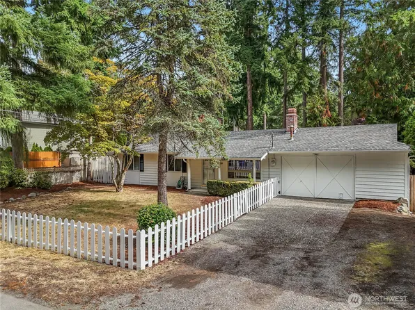 936 NE 207th Place NE, Sammamish, WA 98074
