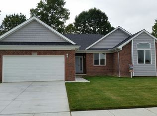 22382 Brantingham Rd, Macomb, MI 48044