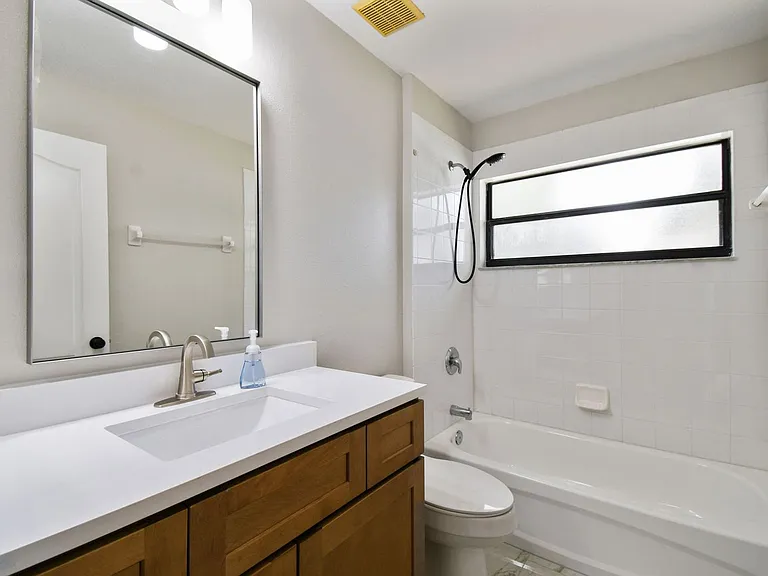 209 Goldie St — Photo 12