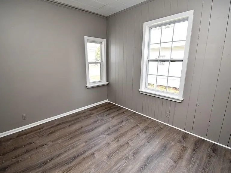 1355 E Walnut St — Photo 15