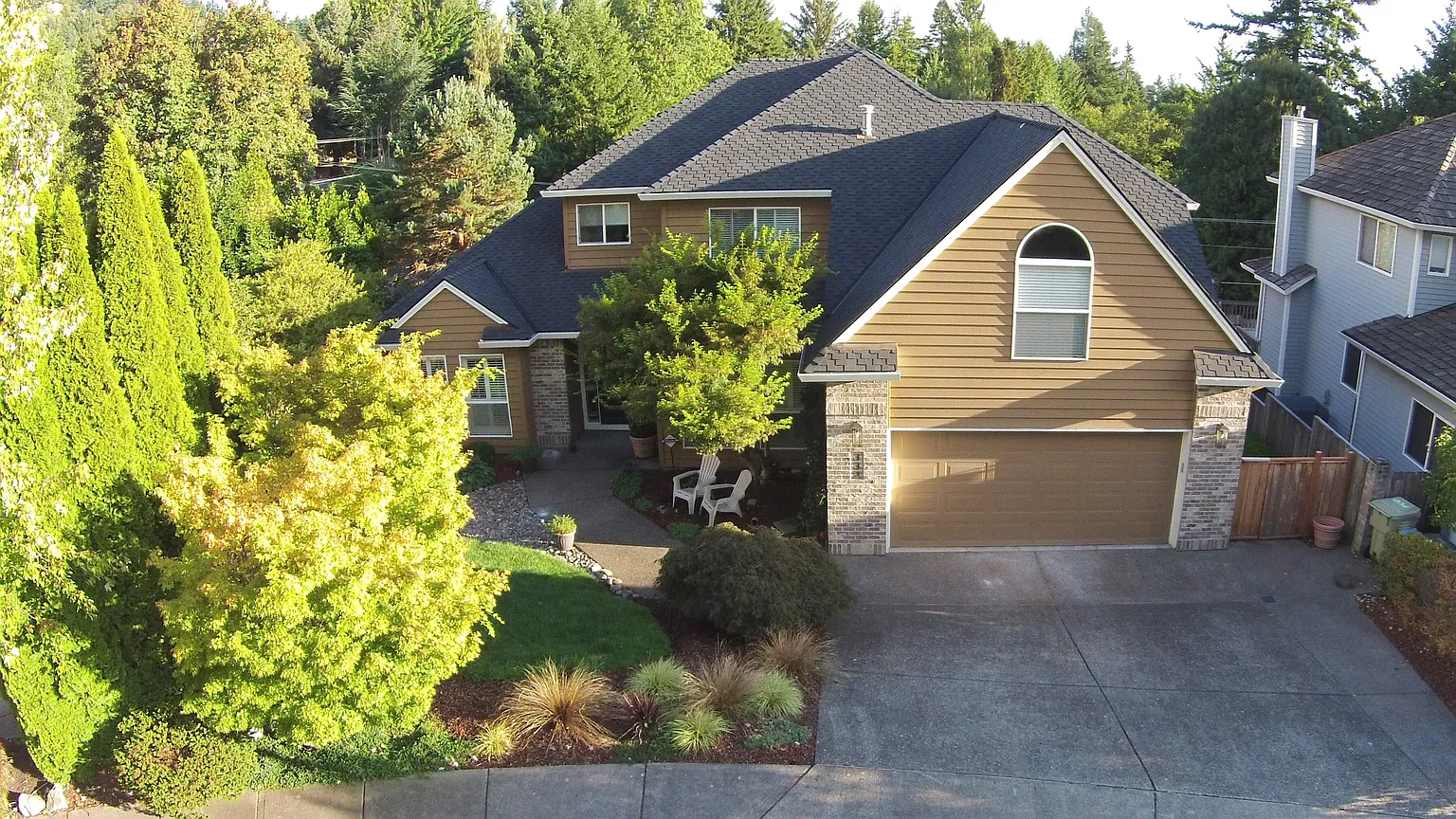 332 NW Sundown Way photo 1