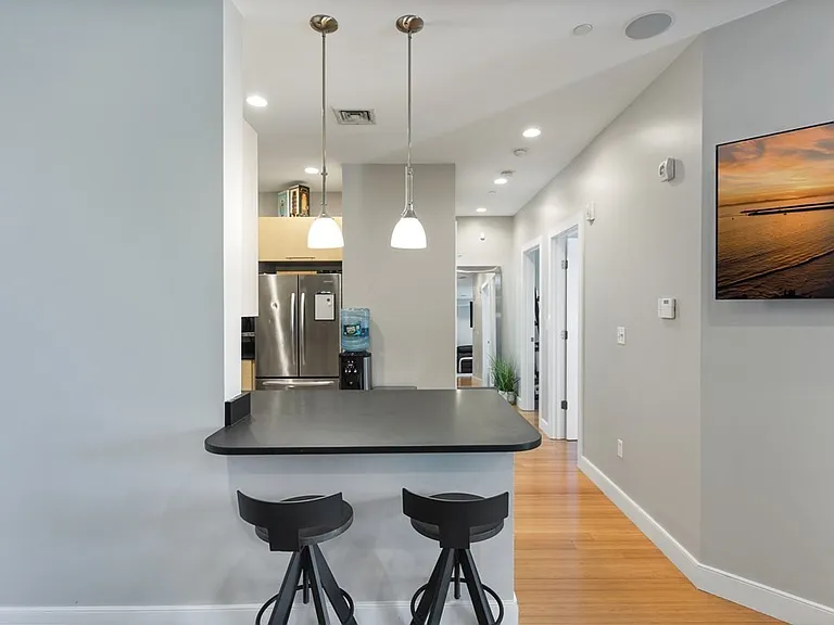 152 Old Colony Ave #15 — Photo 2