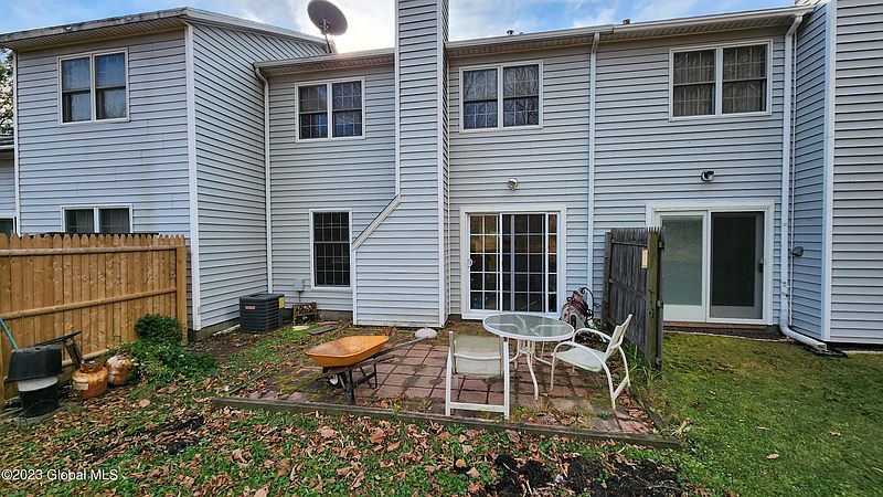 2nd image of 4 Woodside Drive