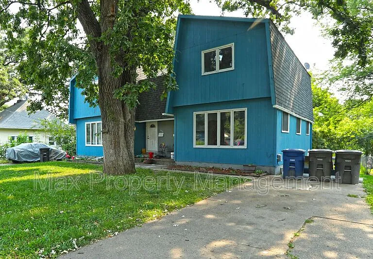 3919 SW 3rd St — Photo 3