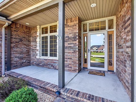 4th image of 1352 N Lennox Court