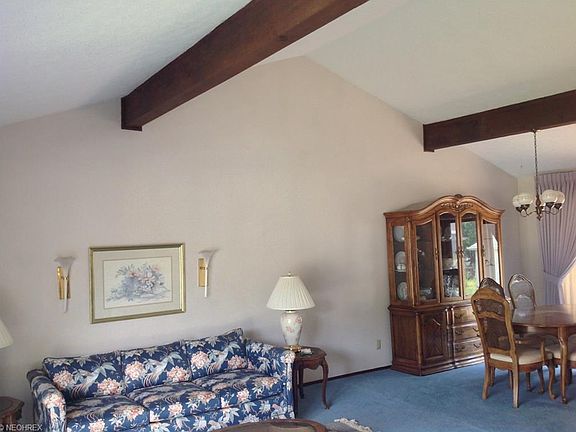 4th image of 385 Bruce Dr