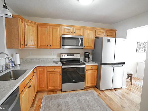 5th image of 7 Cedarfield Dr