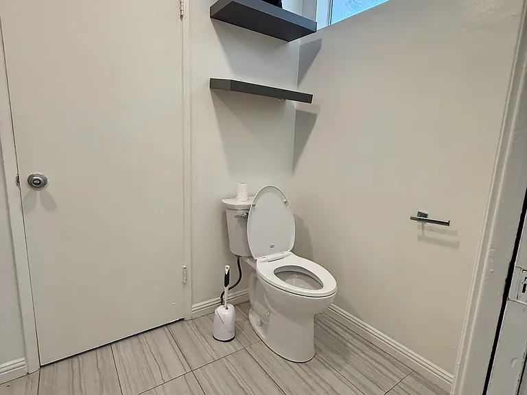 15942 Londelius St — Photo 13