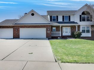 910 Casey Dr, Minooka, IL 60447