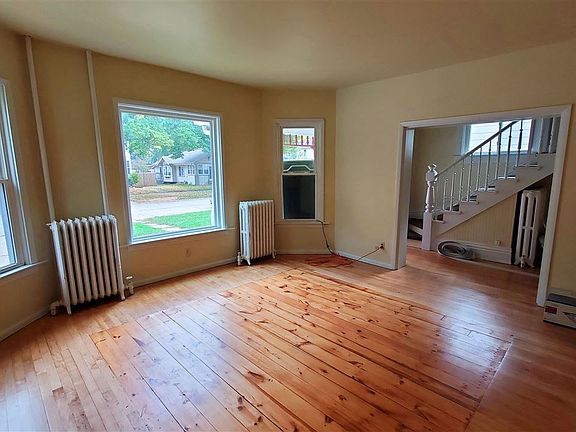 3rd image of 315 N Oakland Ave