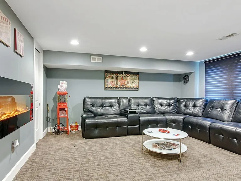 4840 Keswick Ct — Photo 18