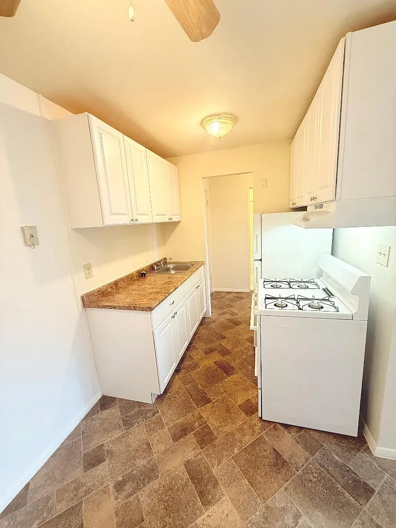 Foxwood Apartments — Photo 3