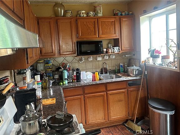 5th image of 2437 Bloomdale St