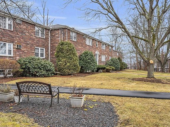 3rd image of 15 Myles Standish Dr Unit 6