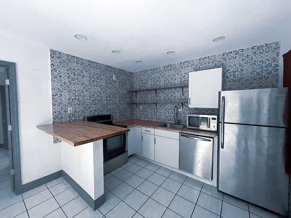 1st image of 1418 SW 27th St #5