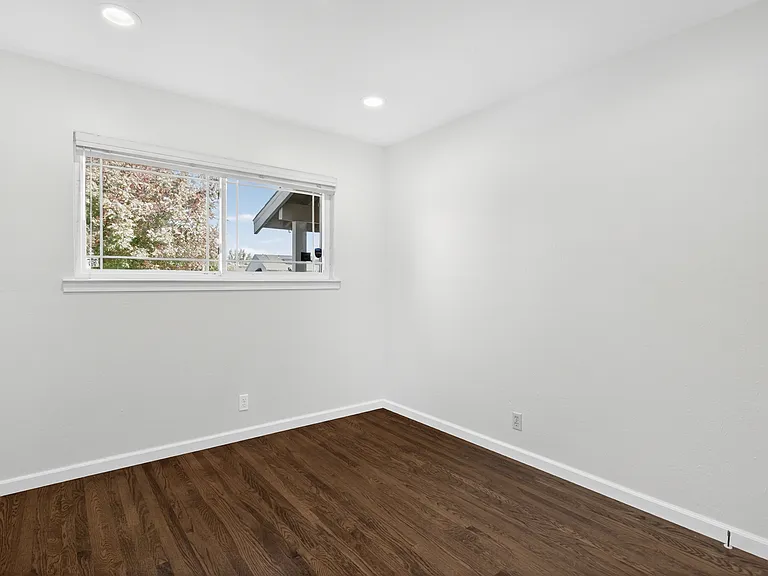 899 Ebbets Dr — Photo 24