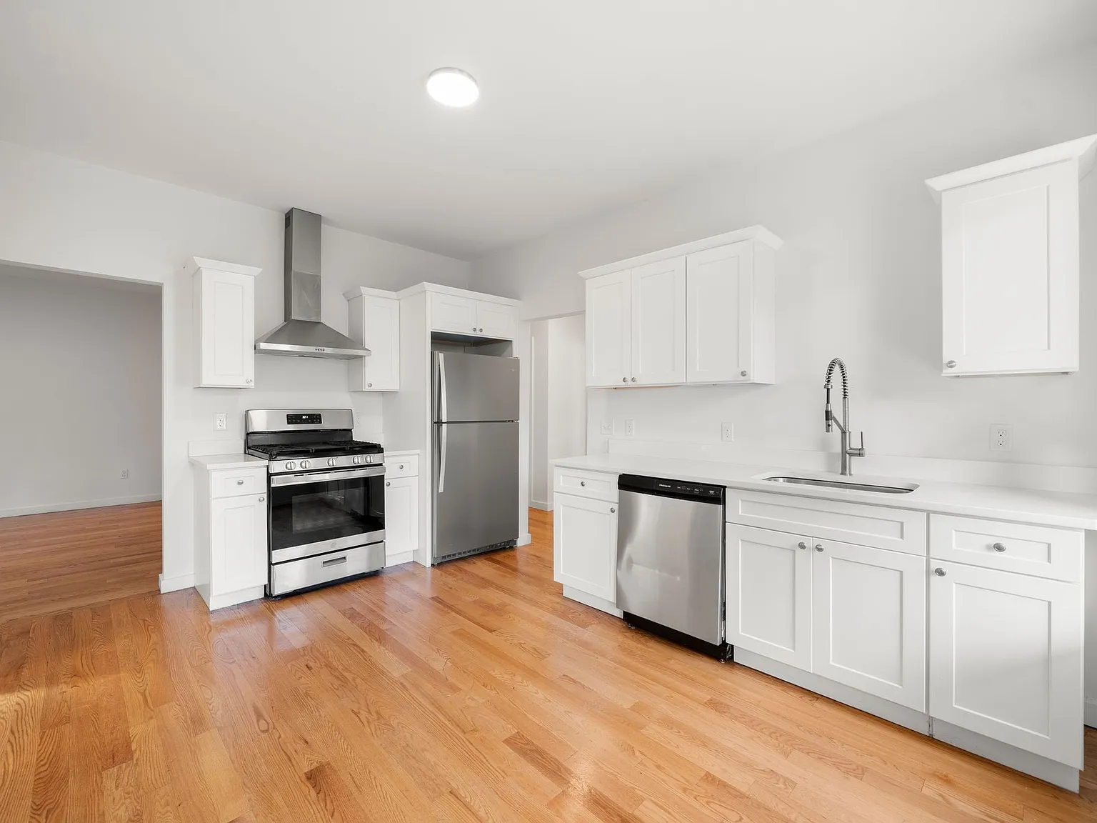 74 Mora St — Photo 3