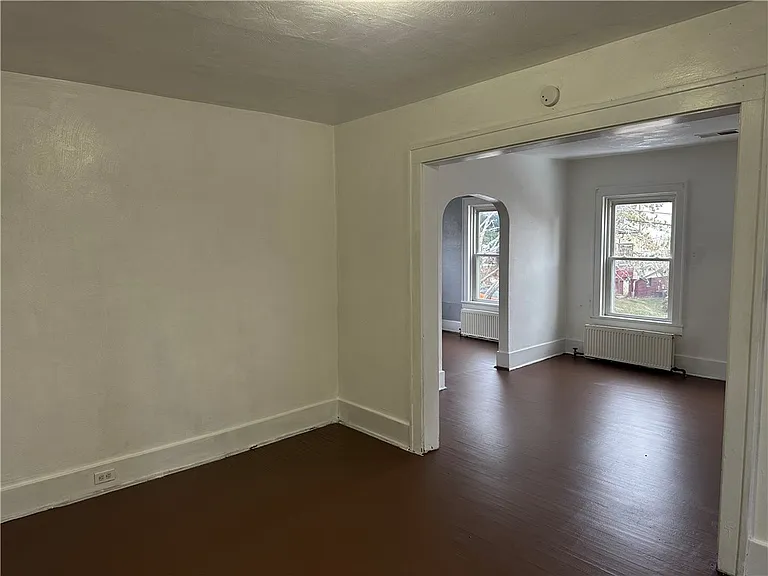 187 E Katherine Ave — Photo 2