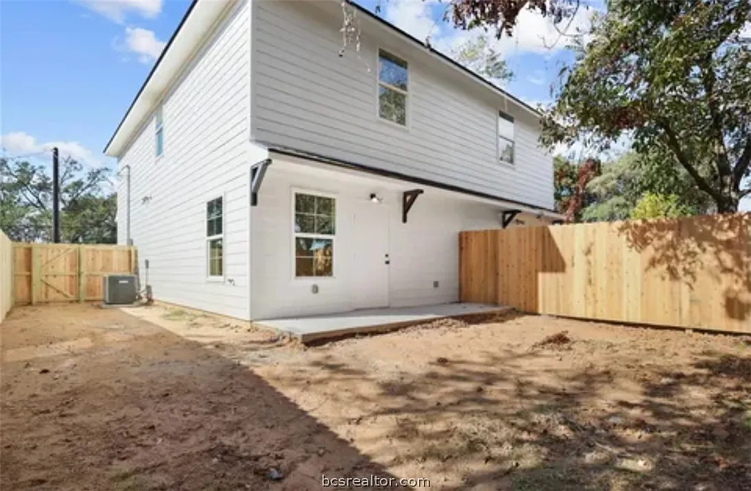 3 bed, 2.5 bath, 1175 sqft, $1,800 — Photo 4